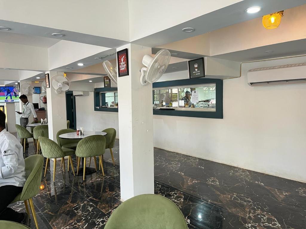 Hotel Eco Park Rewa Buitenkant foto