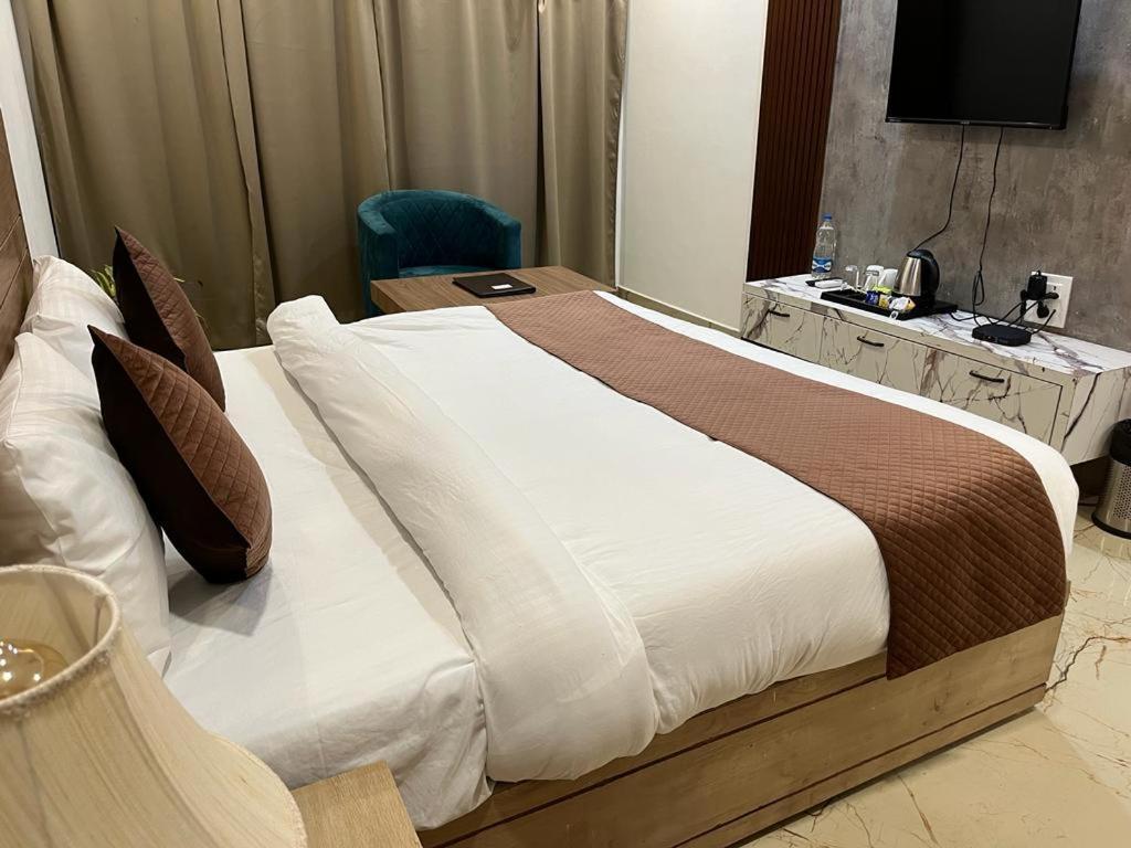 Hotel Eco Park Rewa Buitenkant foto